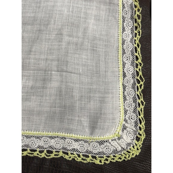 Vintage White Handkerchief With Green & White Lace Trim - Picture 2 of 3